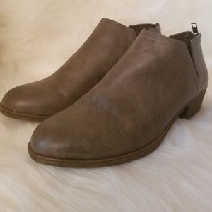 Altar'd State Topher booties size 7.5